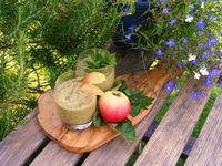Mint, ginger and apple smoothie